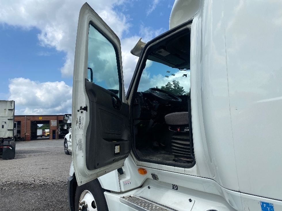 Sleeper Tractor-Heavy Duty Tractors-International-2019-LT625-Martinsville-VA-626,325\n\t\tmiles-$ 36,750 - Image 9