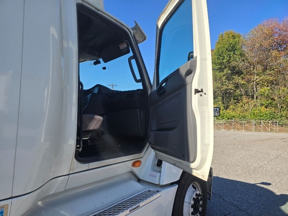 Sleeper Tractor-Heavy Duty Tractors-International-2019-LT625-Martinsville-VA-627,962\n\t\tmiles-$ 34,750 - Image 13