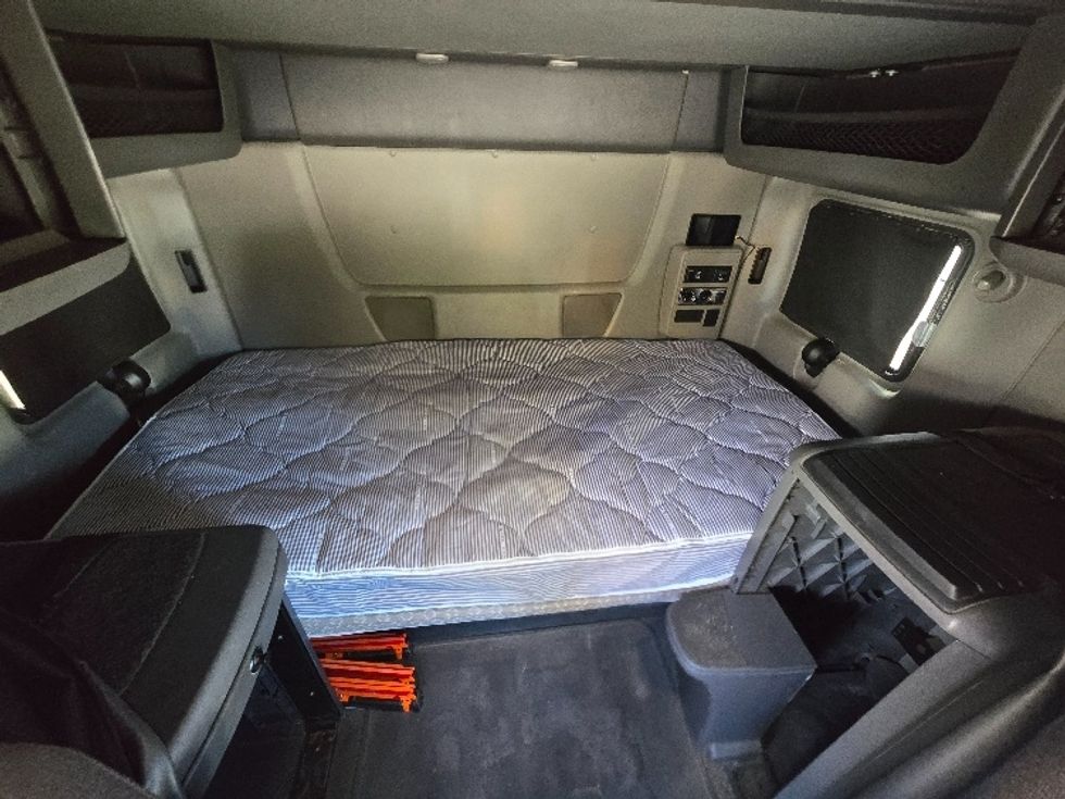 Sleeper Tractor-Heavy Duty Tractors-International-2019-LT625-Martinsville-VA-627,962\n\t\tmiles-$ 34,750 - Image 17