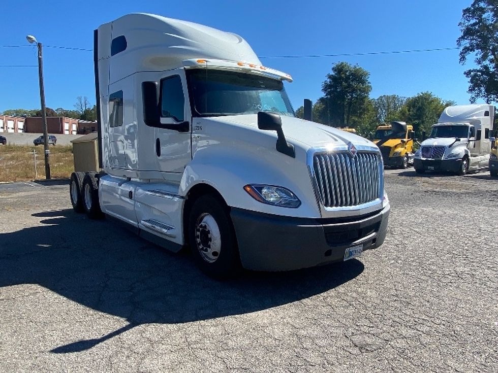 Sleeper Tractor-Heavy Duty Tractors-International-2019-LT625-Martinsville-VA-638,818\n\t\tmiles-$ 35,250 - Image 1