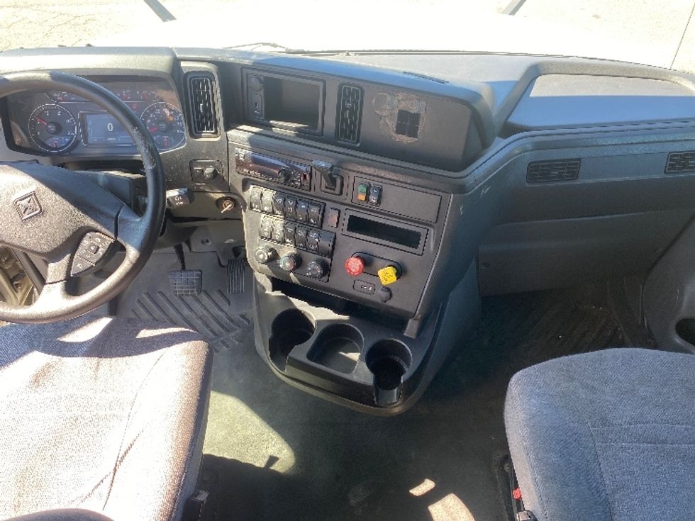 Sleeper Tractor-Heavy Duty Tractors-International-2019-LT625-Martinsville-VA-638,818\n\t\tmiles-$ 35,250 - Image 12