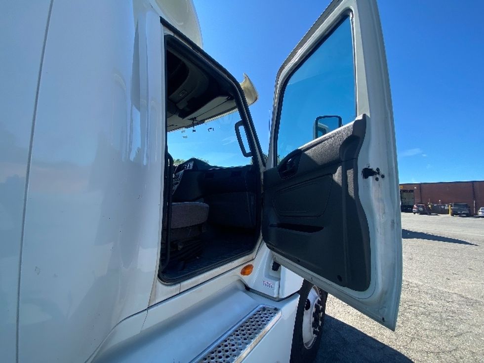 Sleeper Tractor-Heavy Duty Tractors-International-2019-LT625-Martinsville-VA-638,818\n\t\tmiles-$ 35,250 - Image 13