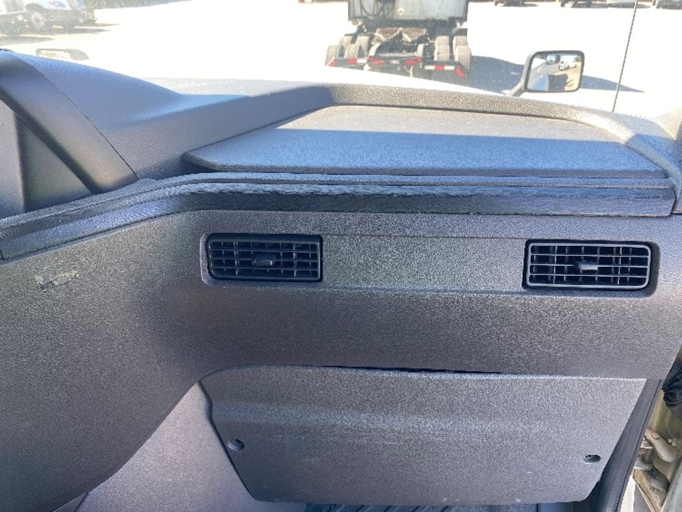 Sleeper Tractor-Heavy Duty Tractors-International-2019-LT625-Martinsville-VA-638,818\n\t\tmiles-$ 35,250 - Image 14