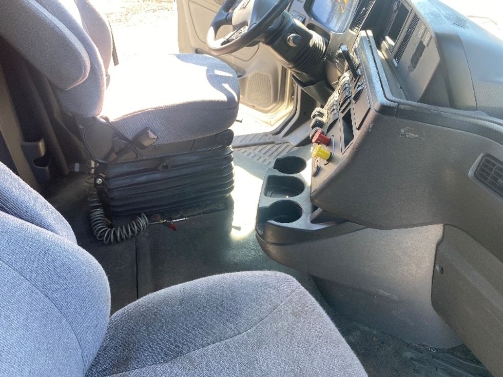 Sleeper Tractor-Heavy Duty Tractors-International-2019-LT625-Martinsville-VA-638,818\n\t\tmiles-$ 35,250 - Image 15