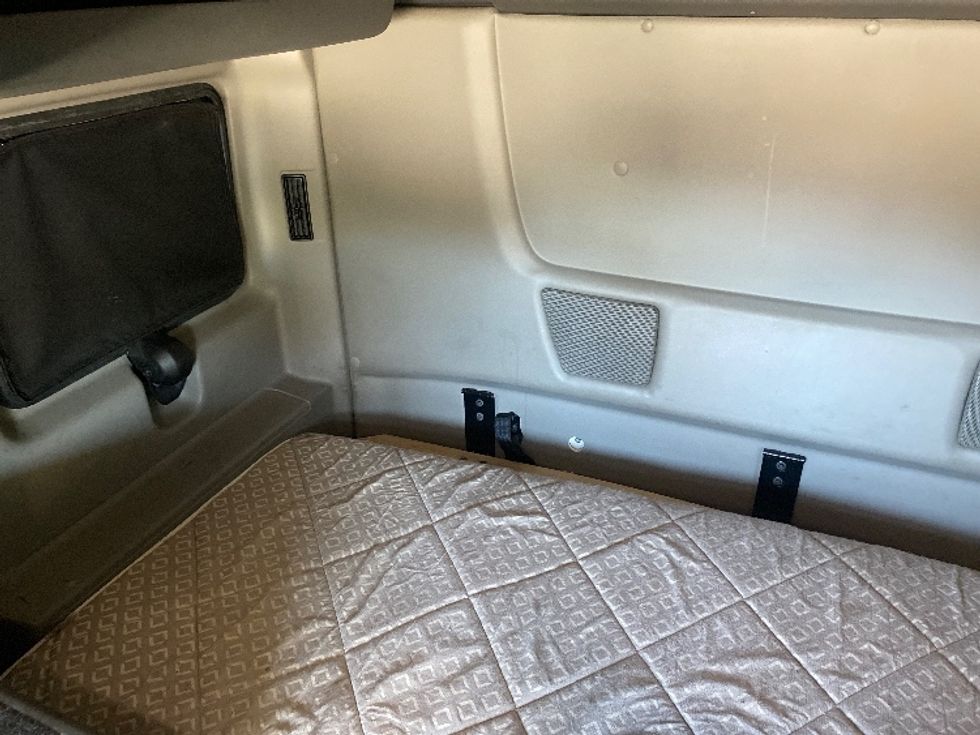 Sleeper Tractor-Heavy Duty Tractors-International-2019-LT625-Martinsville-VA-638,818\n\t\tmiles-$ 35,250 - Image 16