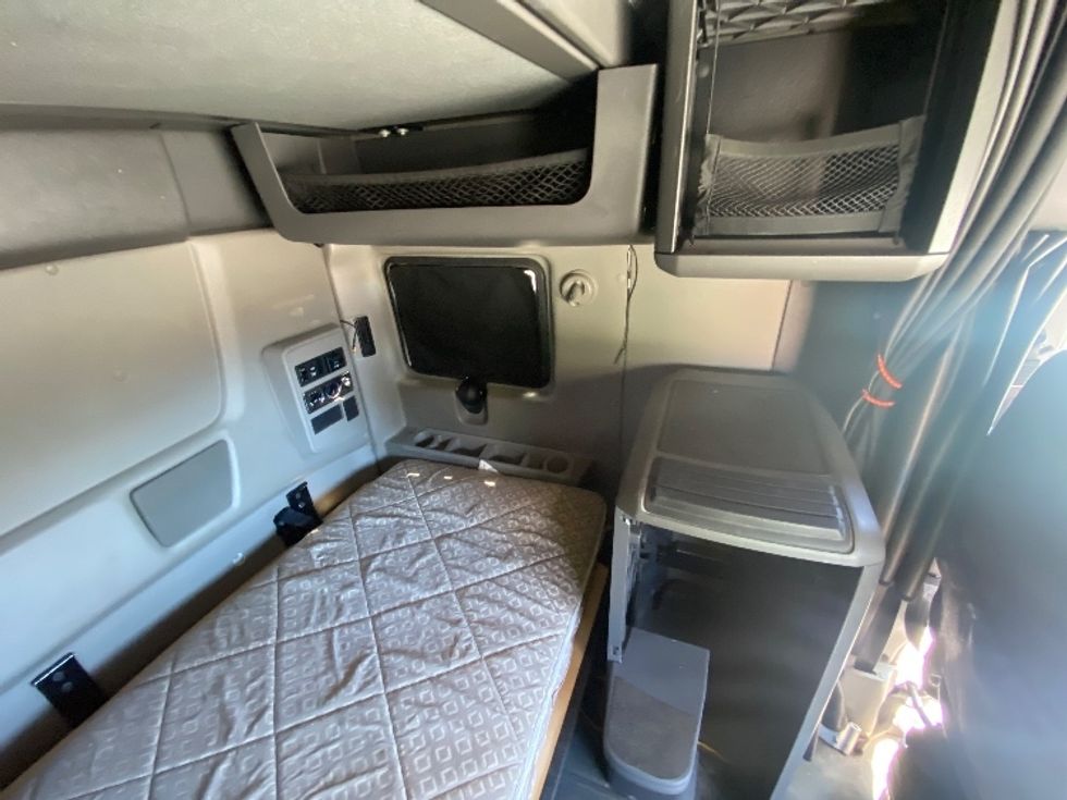 Sleeper Tractor-Heavy Duty Tractors-International-2019-LT625-Martinsville-VA-638,818\n\t\tmiles-$ 35,250 - Image 18