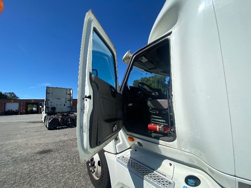 Sleeper Tractor-Heavy Duty Tractors-International-2019-LT625-Martinsville-VA-638,818\n\t\tmiles-$ 35,250 - Image 9