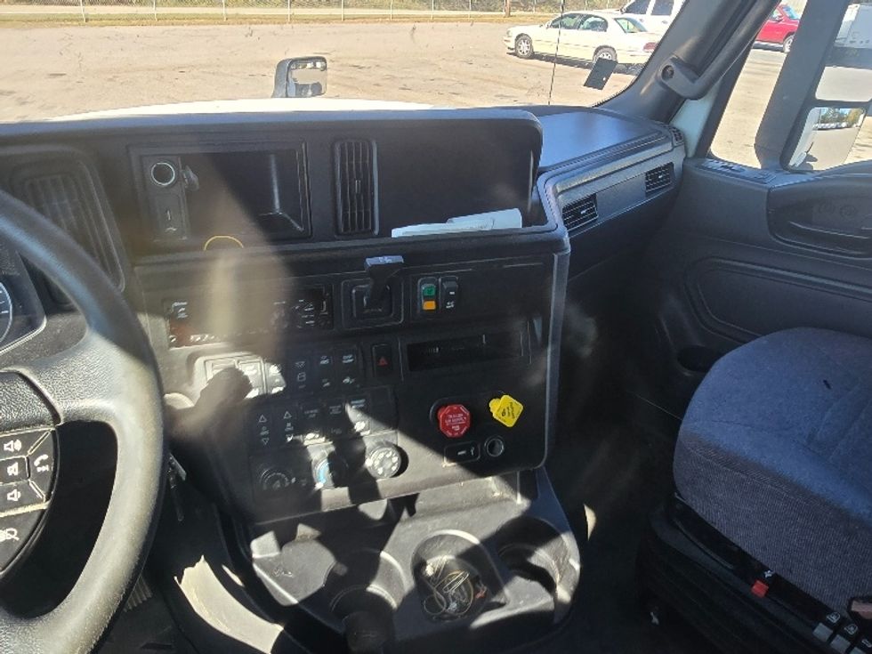 Sleeper Tractor-Heavy Duty Tractors-International-2019-LT625-Martinsville-VA-650,260\n\t\tmiles-$ 32,500 - Image 12