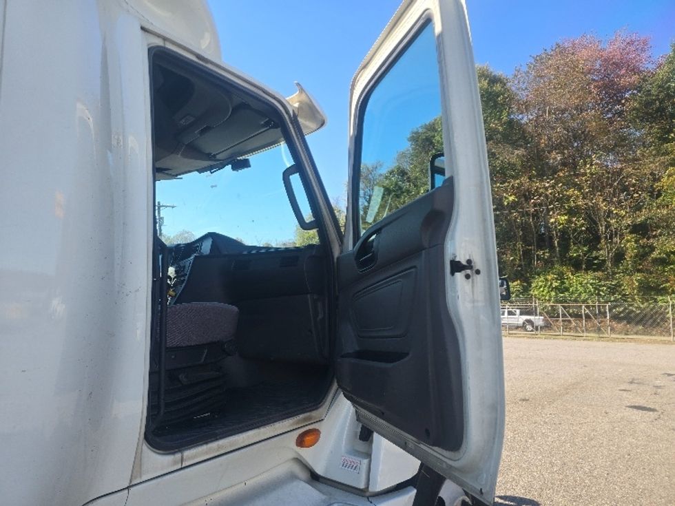 Sleeper Tractor-Heavy Duty Tractors-International-2019-LT625-Martinsville-VA-650,260\n\t\tmiles-$ 32,500 - Image 13