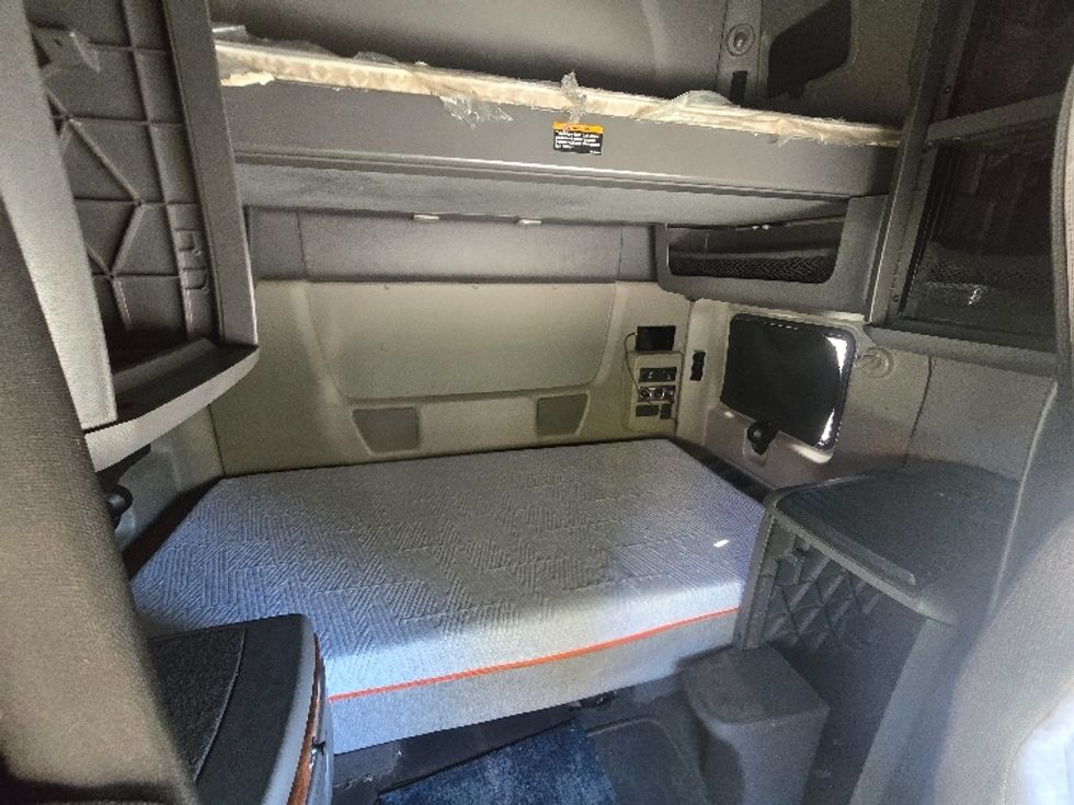 Sleeper Tractor-Heavy Duty Tractors-International-2019-LT625-Martinsville-VA-650,260\n\t\tmiles-$ 32,500 - Image 16