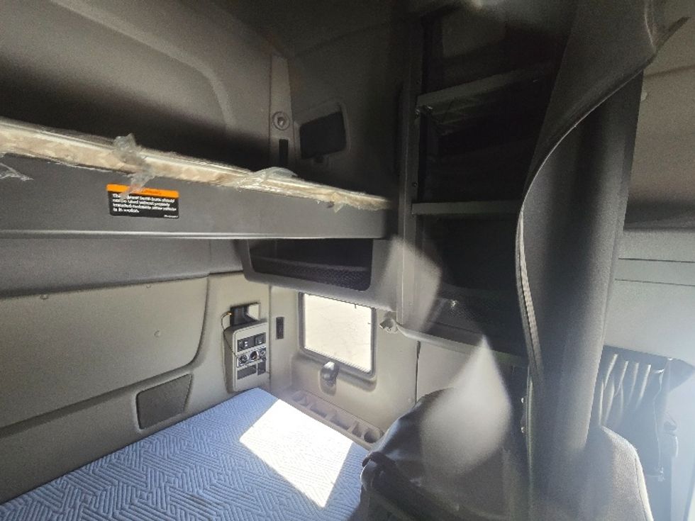 Sleeper Tractor-Heavy Duty Tractors-International-2019-LT625-Martinsville-VA-650,260\n\t\tmiles-$ 32,500 - Image 18