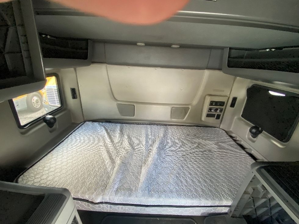 Sleeper Tractor-Heavy Duty Tractors-International-2019-LT625-Martinsville-VA-685,195\n\t\tmiles-$ 32,250 - Image 16