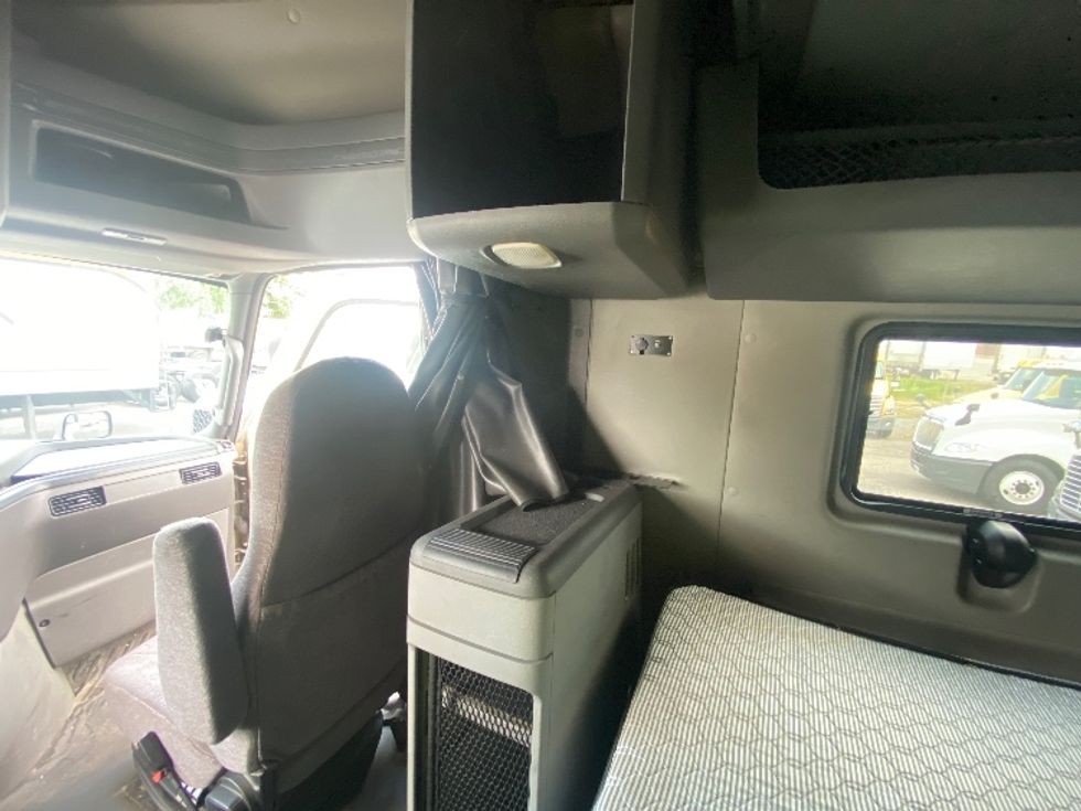 Sleeper Tractor-Heavy Duty Tractors-International-2019-LT625-Martinsville-VA-685,195\n\t\tmiles-$ 32,250 - Image 18