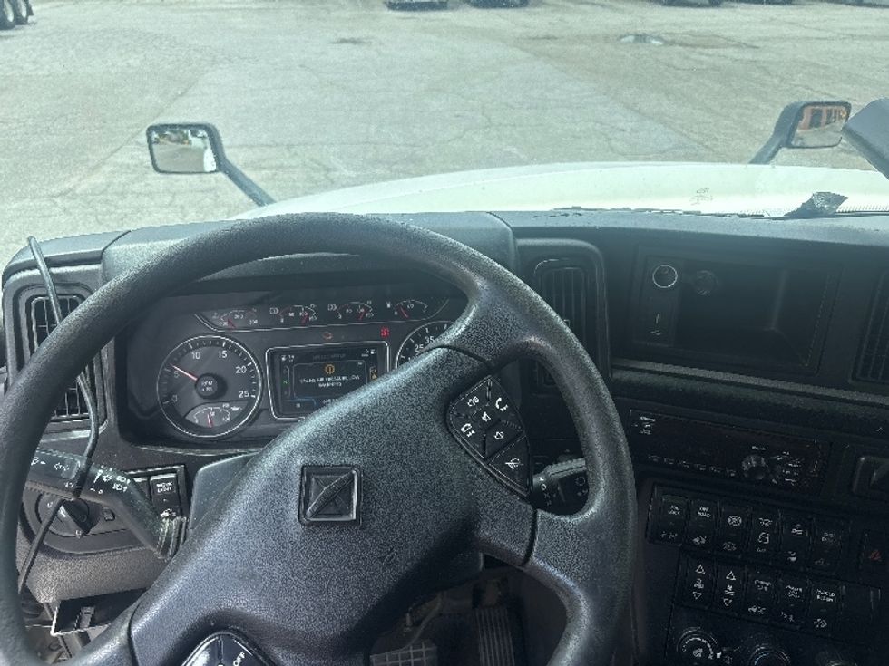 Sleeper Tractor-Heavy Duty Tractors-International-2019-LT625-Martinsville-VA-695,342\n\t\tmiles-$ 31,500 - Image 11