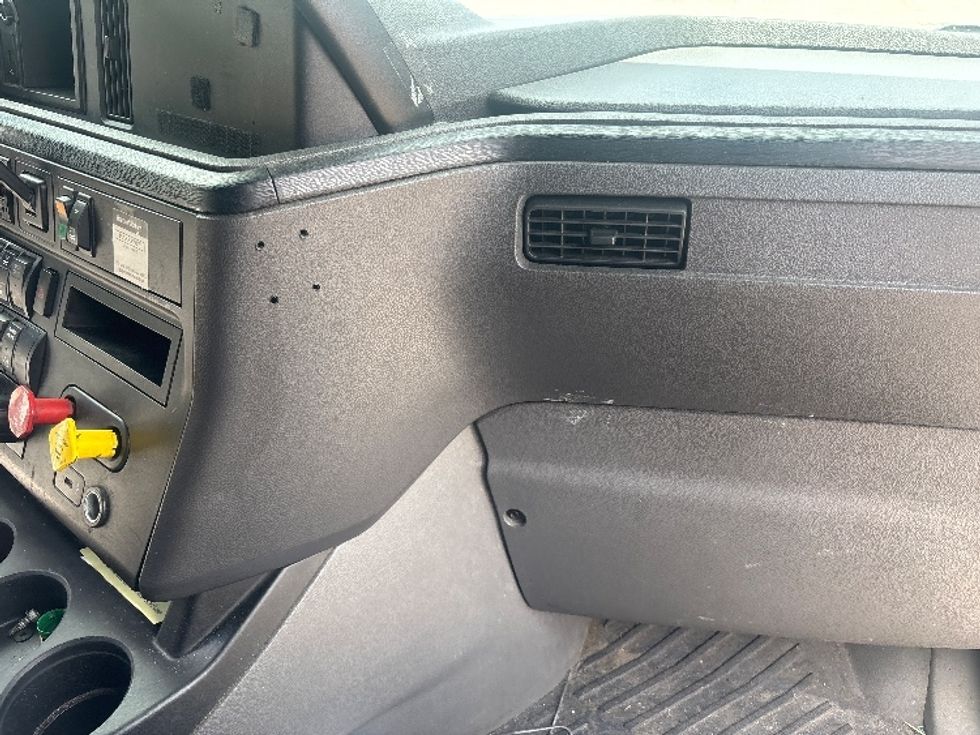 Sleeper Tractor-Heavy Duty Tractors-International-2019-LT625-Martinsville-VA-695,342\n\t\tmiles-$ 31,500 - Image 15