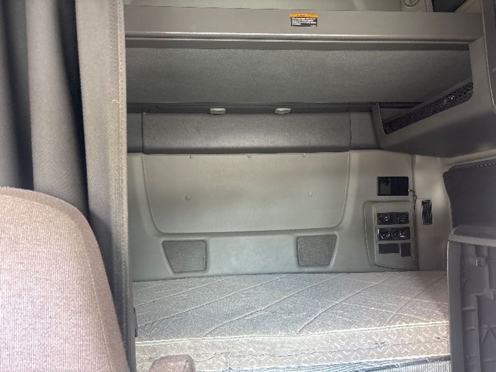 Sleeper Tractor-Heavy Duty Tractors-International-2019-LT625-Martinsville-VA-695,342\n\t\tmiles-$ 31,500 - Image 16