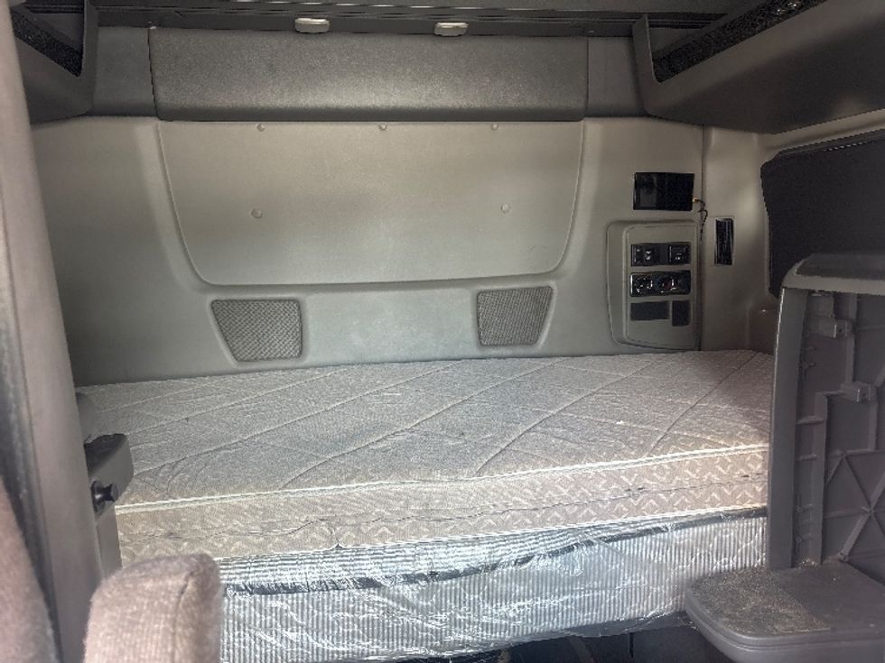 Sleeper Tractor-Heavy Duty Tractors-International-2019-LT625-Martinsville-VA-695,342\n\t\tmiles-$ 31,500 - Image 17