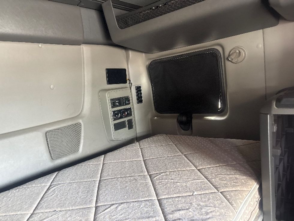 Sleeper Tractor-Heavy Duty Tractors-International-2019-LT625-Martinsville-VA-695,342\n\t\tmiles-$ 31,500 - Image 18