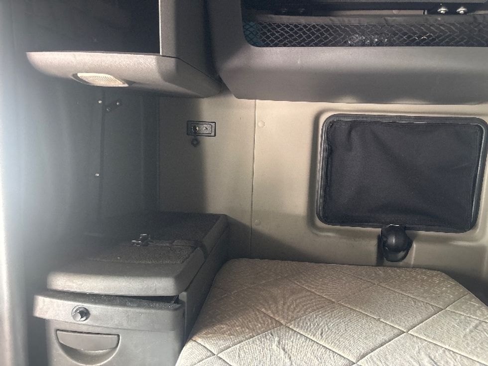 Sleeper Tractor-Heavy Duty Tractors-International-2019-LT625-Martinsville-VA-695,342\n\t\tmiles-$ 31,500 - Image 19