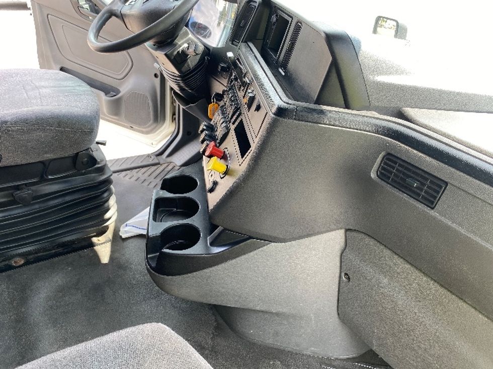 Sleeper Tractor-Heavy Duty Tractors-International-2019-LT625-Martinsville-VA-761,956\n\t\tmiles-$ 28,250 - Image 15