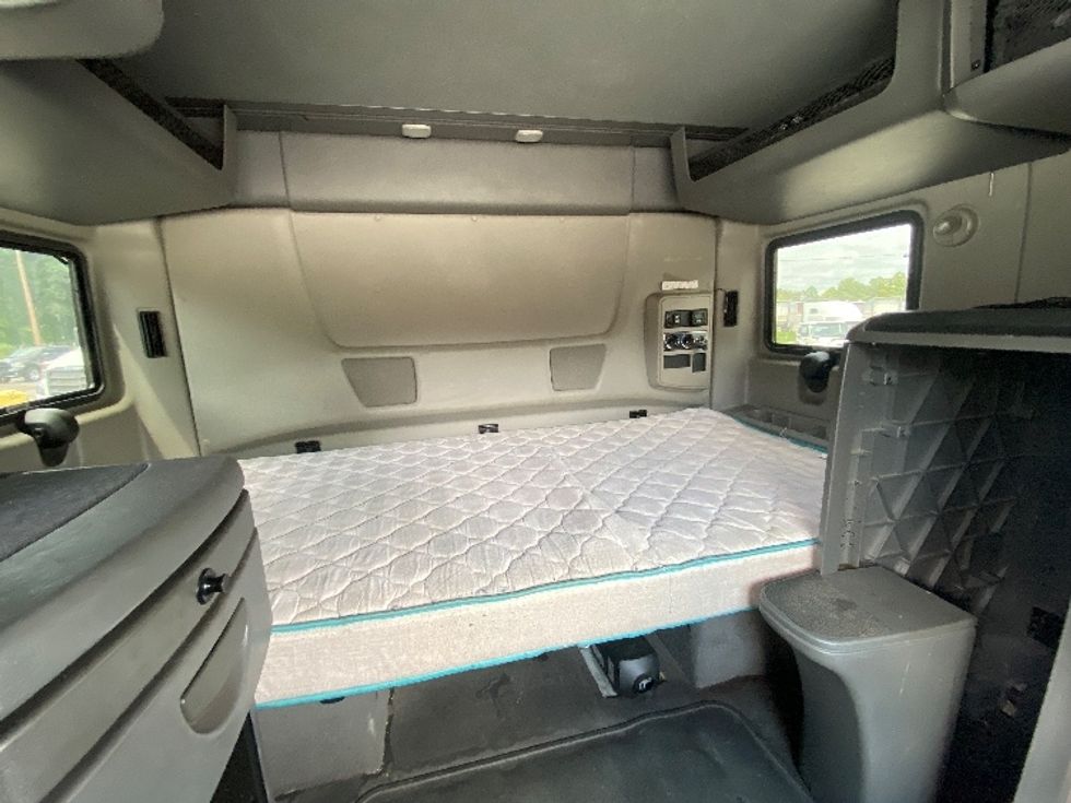 Sleeper Tractor-Heavy Duty Tractors-International-2019-LT625-Martinsville-VA-761,956\n\t\tmiles-$ 28,250 - Image 16