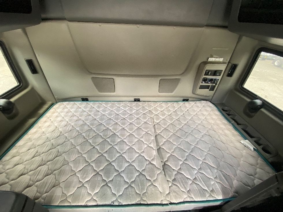 Sleeper Tractor-Heavy Duty Tractors-International-2019-LT625-Martinsville-VA-761,956\n\t\tmiles-$ 28,250 - Image 17