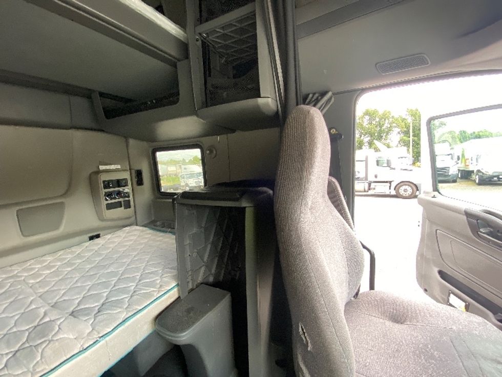 Sleeper Tractor-Heavy Duty Tractors-International-2019-LT625-Martinsville-VA-761,956\n\t\tmiles-$ 28,250 - Image 18