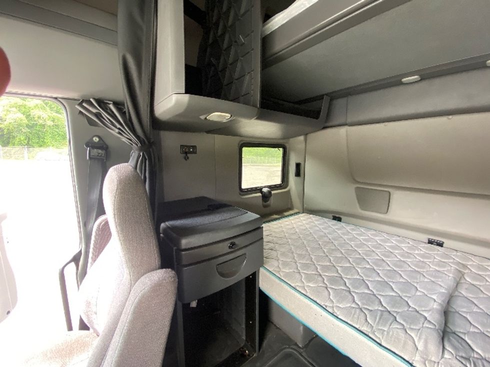 Sleeper Tractor-Heavy Duty Tractors-International-2019-LT625-Martinsville-VA-761,956\n\t\tmiles-$ 28,250 - Image 19