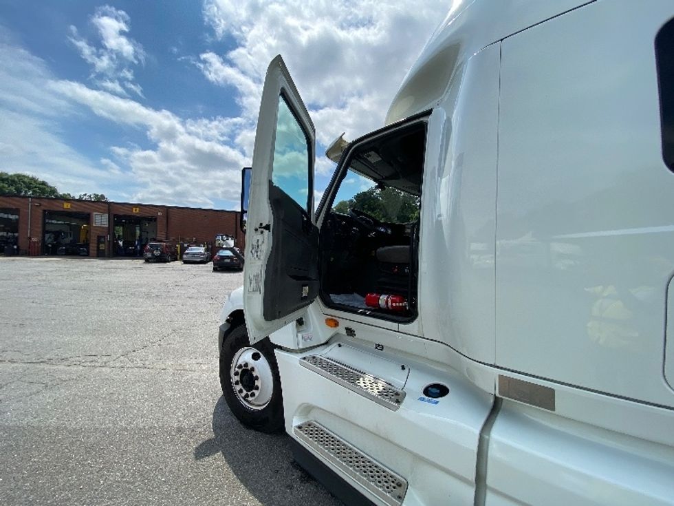 Sleeper Tractor-Heavy Duty Tractors-International-2019-LT625-Martinsville-VA-761,956\n\t\tmiles-$ 28,250 - Image 9