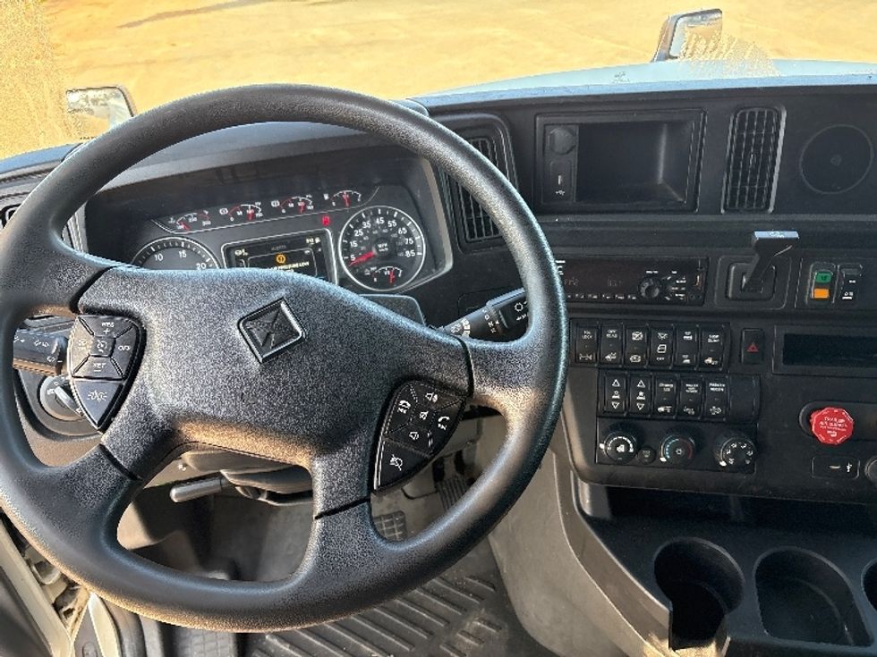Sleeper Tractor-Heavy Duty Tractors-International-2019-LT625-Mebane-NC-375,100\n\t\tmiles-$ 50,750 - Image 11