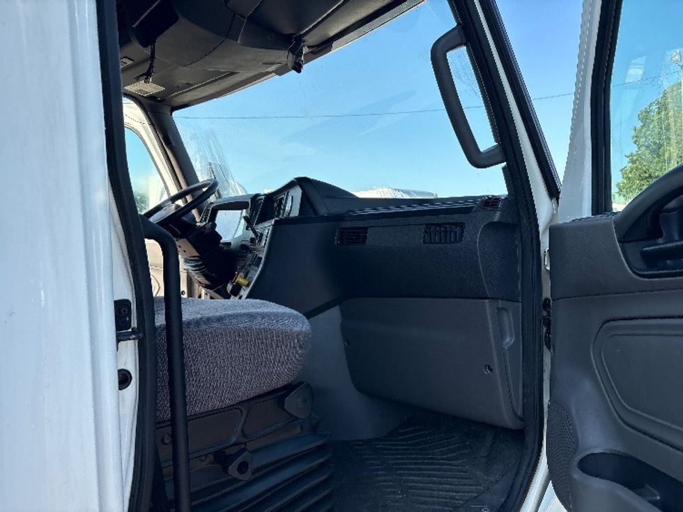 Sleeper Tractor-Heavy Duty Tractors-International-2019-LT625-Mebane-NC-375,100\n\t\tmiles-$ 50,750 - Image 13