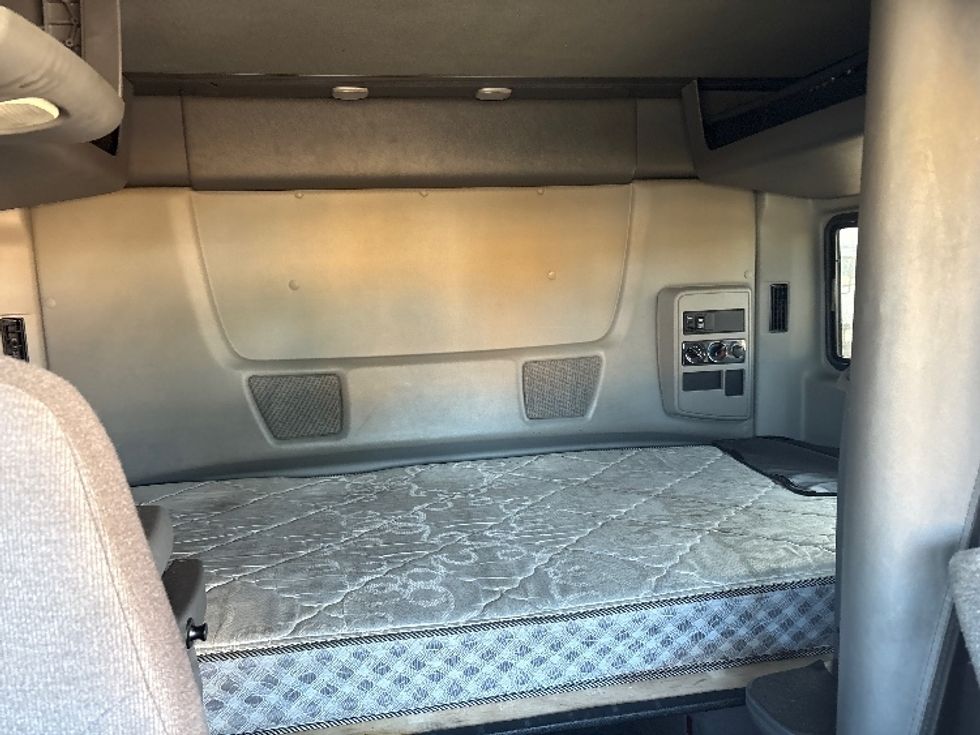 Sleeper Tractor-Heavy Duty Tractors-International-2019-LT625-Mebane-NC-375,100\n\t\tmiles-$ 50,750 - Image 16