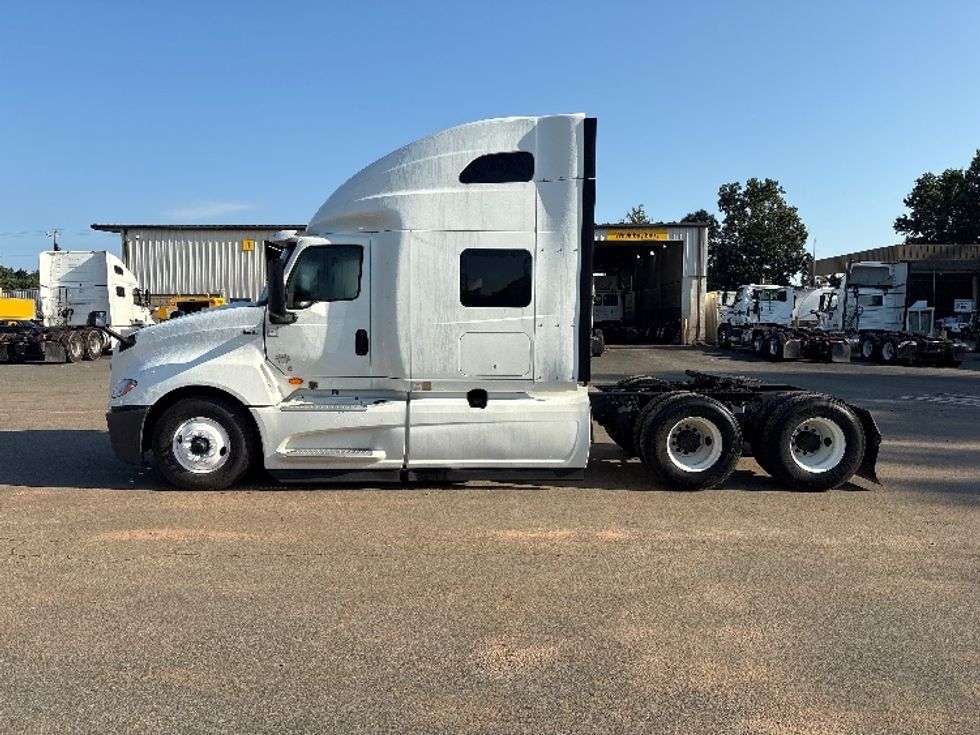 Sleeper Tractor-Heavy Duty Tractors-International-2019-LT625-Mebane-NC-375,100\n\t\tmiles-$ 50,750 - Image 4