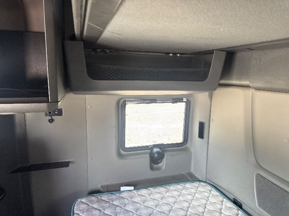 Sleeper Tractor-Heavy Duty Tractors-International-2019-LT625-Newark-OH-492,151\n\t\tmiles-$ 46,750 - Image 18