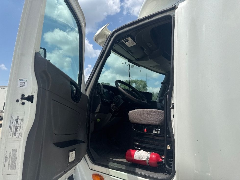 Sleeper Tractor-Heavy Duty Tractors-International-2019-LT625-Newark-OH-492,151\n\t\tmiles-$ 46,750 - Image 9