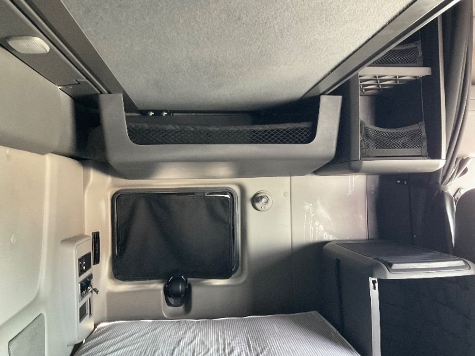 Sleeper Tractor-Heavy Duty Tractors-International-2019-LT625-Ocala-FL-601,810\n\t\tmiles-$ 43,000 - Image 18