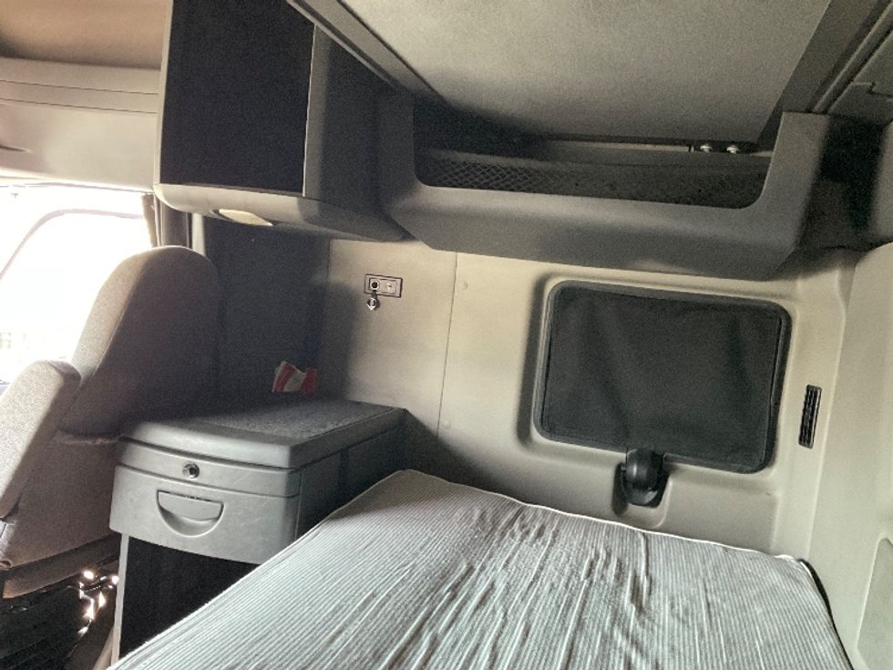 Sleeper Tractor-Heavy Duty Tractors-International-2019-LT625-Ocala-FL-601,810\n\t\tmiles-$ 43,000 - Image 19