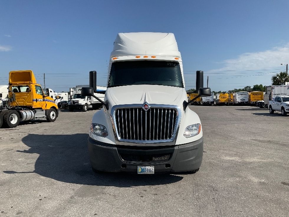 Sleeper Tractor-Heavy Duty Tractors-International-2019-LT625-Ocala-FL-601,810\n\t\tmiles-$ 43,000 - Image 2
