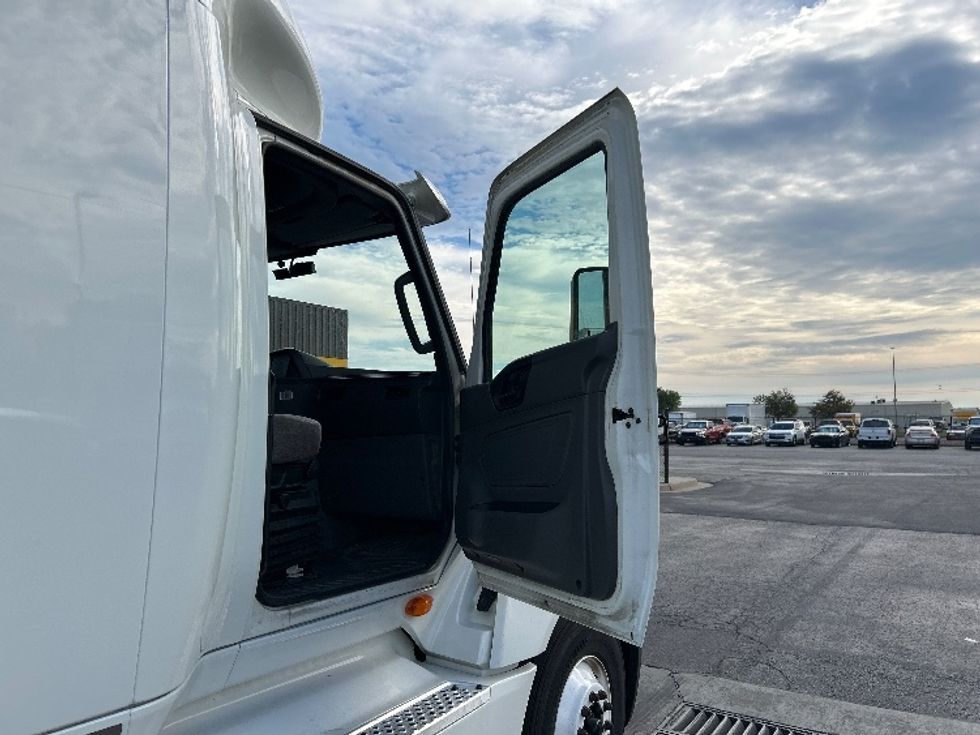 Sleeper Tractor-Heavy Duty Tractors-International-2019-LT625-Oklahoma City-OK-453,993\n\t\tmiles-$ 49,750 - Image 13