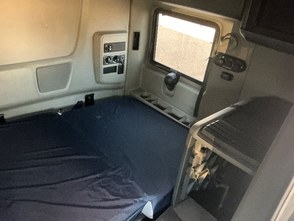 Sleeper Tractor-Heavy Duty Tractors-International-2019-LT625-Olive Branch-MS-359,586\n\t\tmiles-$ 53,000 - Image 16