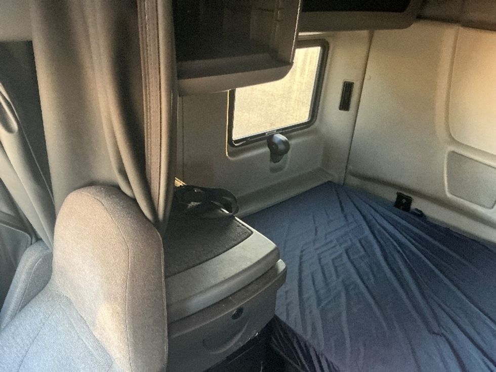 Sleeper Tractor-Heavy Duty Tractors-International-2019-LT625-Olive Branch-MS-359,586\n\t\tmiles-$ 53,000 - Image 17