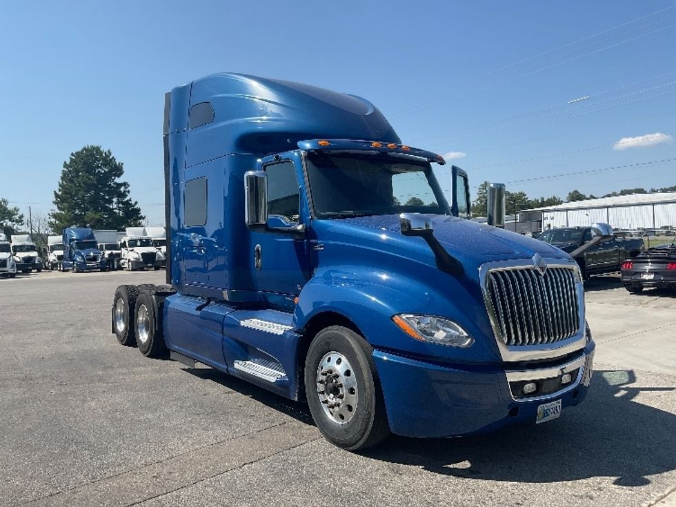 Sleeper Tractor-Heavy Duty Tractors-International-2019-LT625-Pell City-AL-587,444\n\t\tmiles-$ 38,000 - Image 1