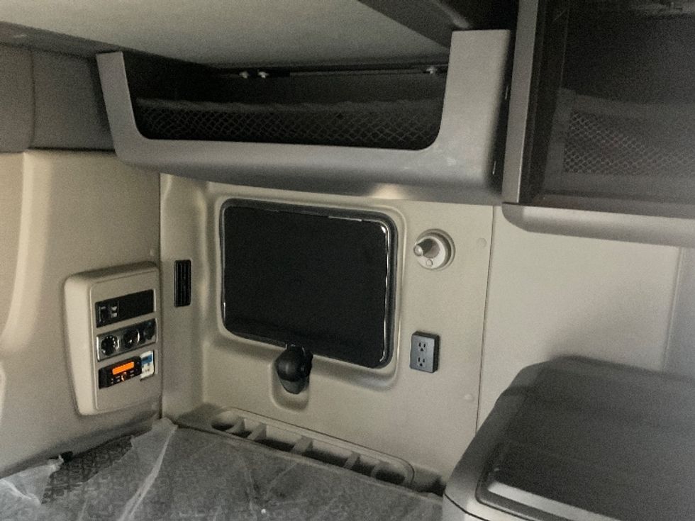 Sleeper Tractor-Heavy Duty Tractors-International-2019-LT625-Pell City-AL-587,444\n\t\tmiles-$ 38,000 - Image 19