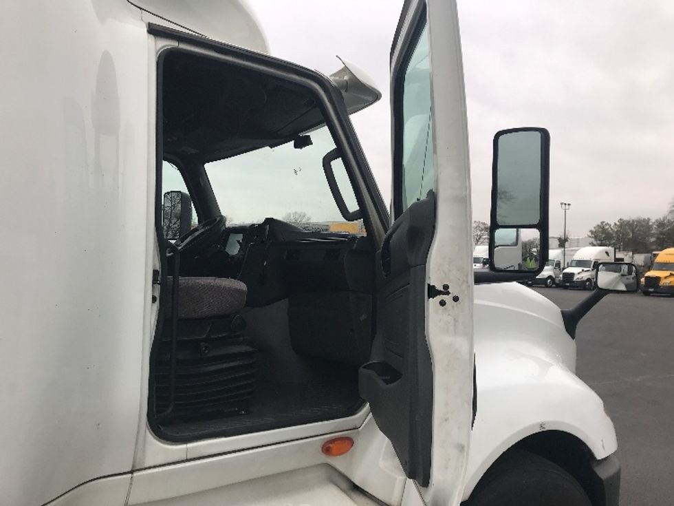 Sleeper Tractor-Heavy Duty Tractors-International-2019-LT625-Pennsauken-NJ-528,480\n\t\tmiles-$ 10,000 - Image 13