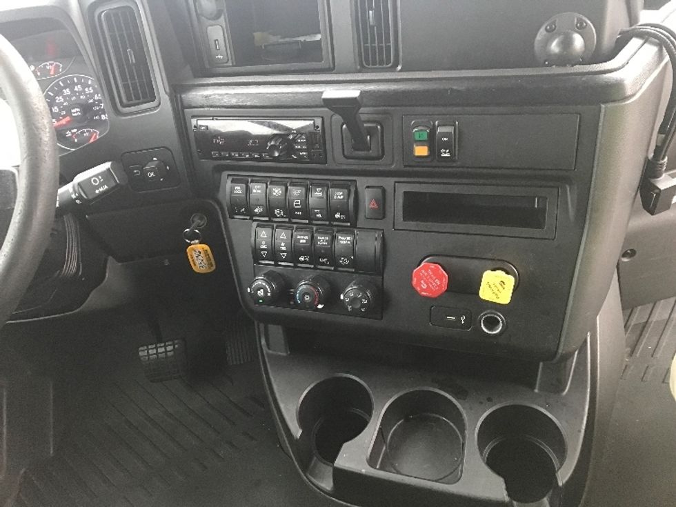 Sleeper Tractor-Heavy Duty Tractors-International-2019-LT625-Pennsauken-NJ-528,480\n\t\tmiles-$ 10,000 - Image 15