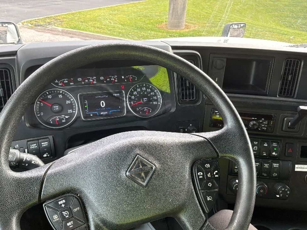 Sleeper Tractor-Heavy Duty Tractors-International-2019-LT625-Piqua-OH-359,526\n\t\tmiles-$ 52,500 - Image 11