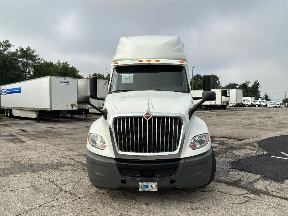 Sleeper Tractor-Heavy Duty Tractors-International-2019-LT625-Piqua-OH-359,526\n\t\tmiles-$ 52,500 - Image 2