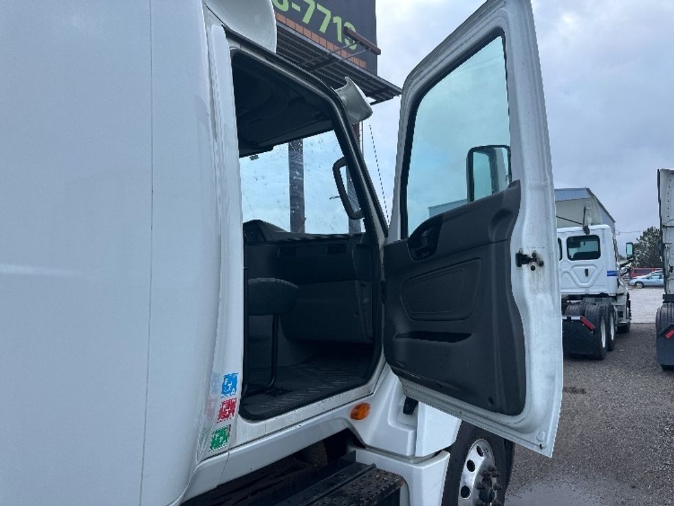 Sleeper Tractor-Heavy Duty Tractors-International-2019-LT625-Saginaw-MI-435,208\n\t\tmiles-$ 44,500 - Image 12