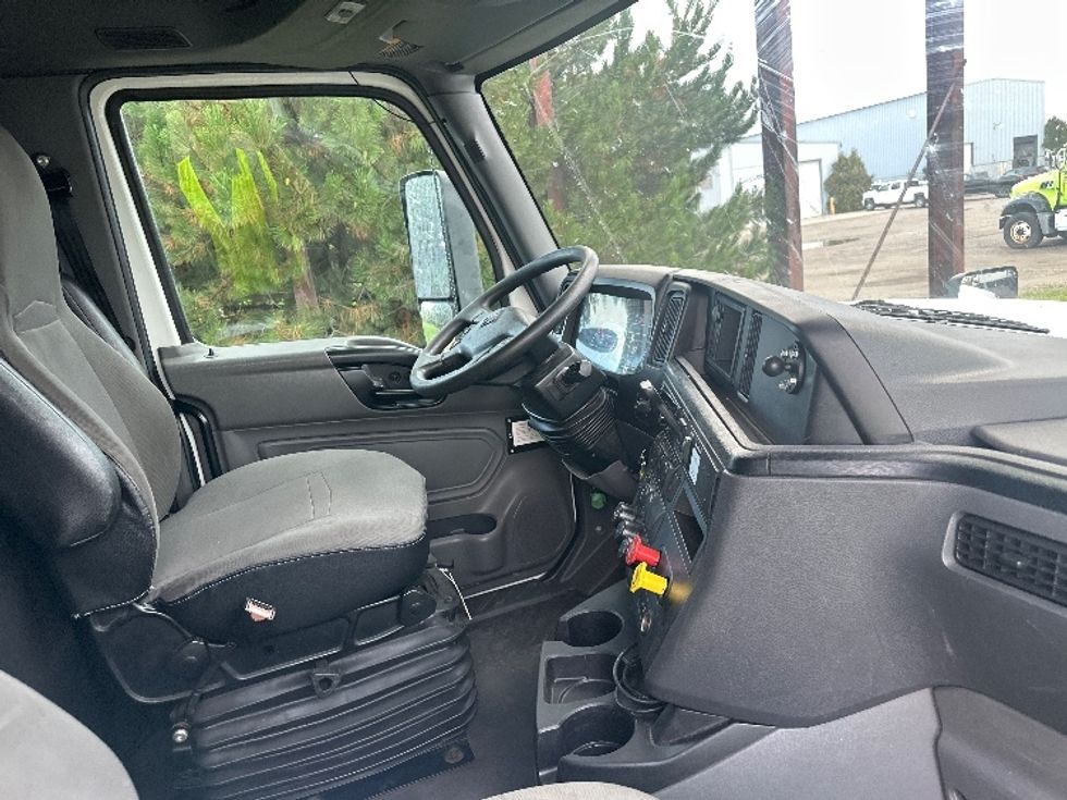Sleeper Tractor-Heavy Duty Tractors-International-2019-LT625-Saginaw-MI-435,208\n\t\tmiles-$ 44,500 - Image 14