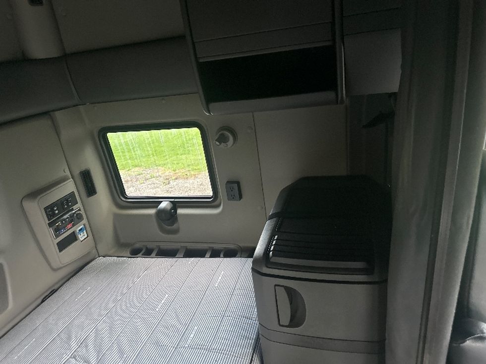 Sleeper Tractor-Heavy Duty Tractors-International-2019-LT625-Saginaw-MI-435,208\n\t\tmiles-$ 44,500 - Image 17